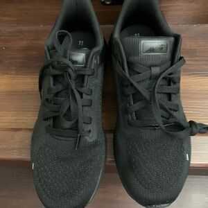New Avia Women’s All-Black Lace-Up Athletic Sneakers. Size 11